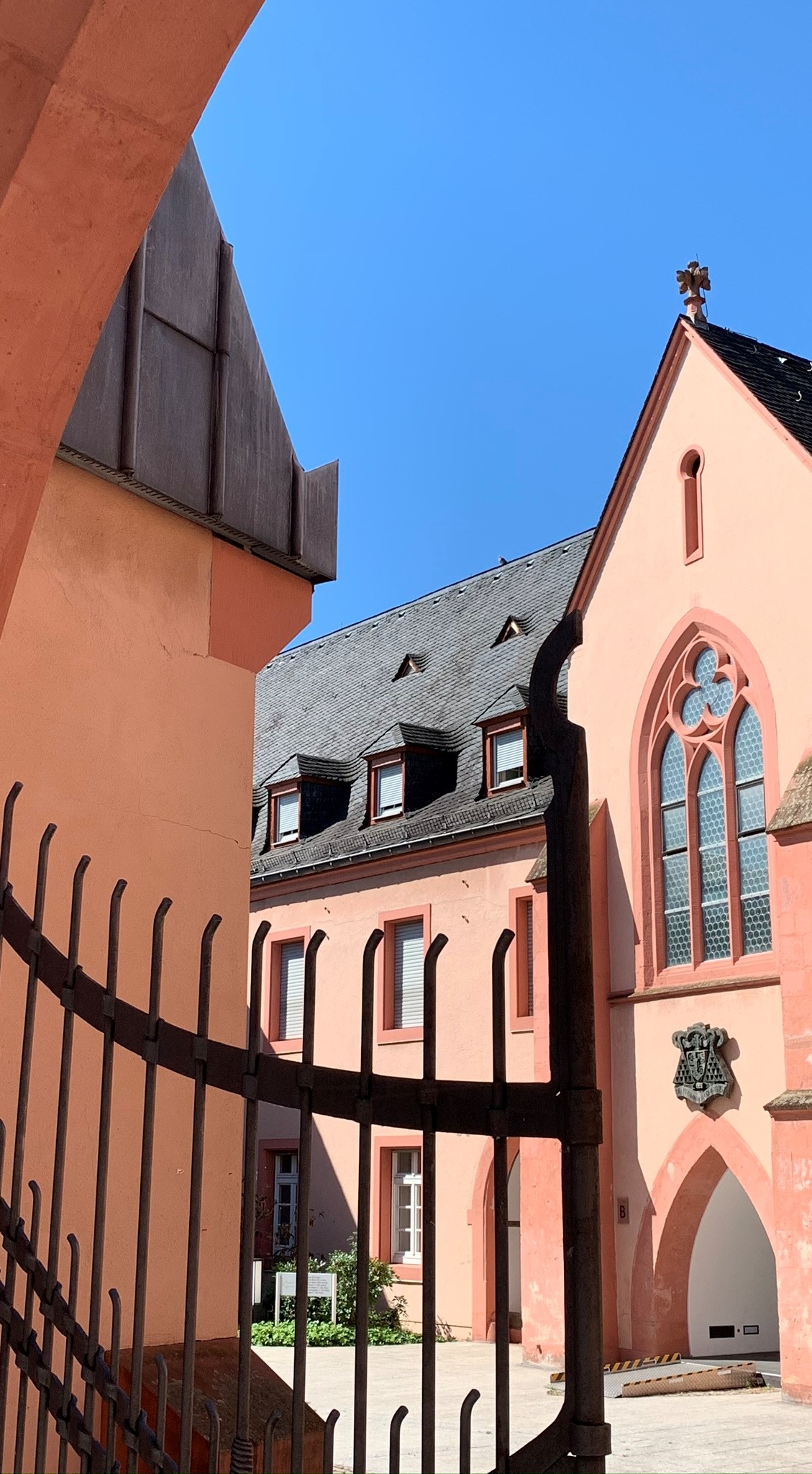 Blick in den Innenhof Erbacher Hof (c) EBH Blick in den Innenhof Erbacher Hof