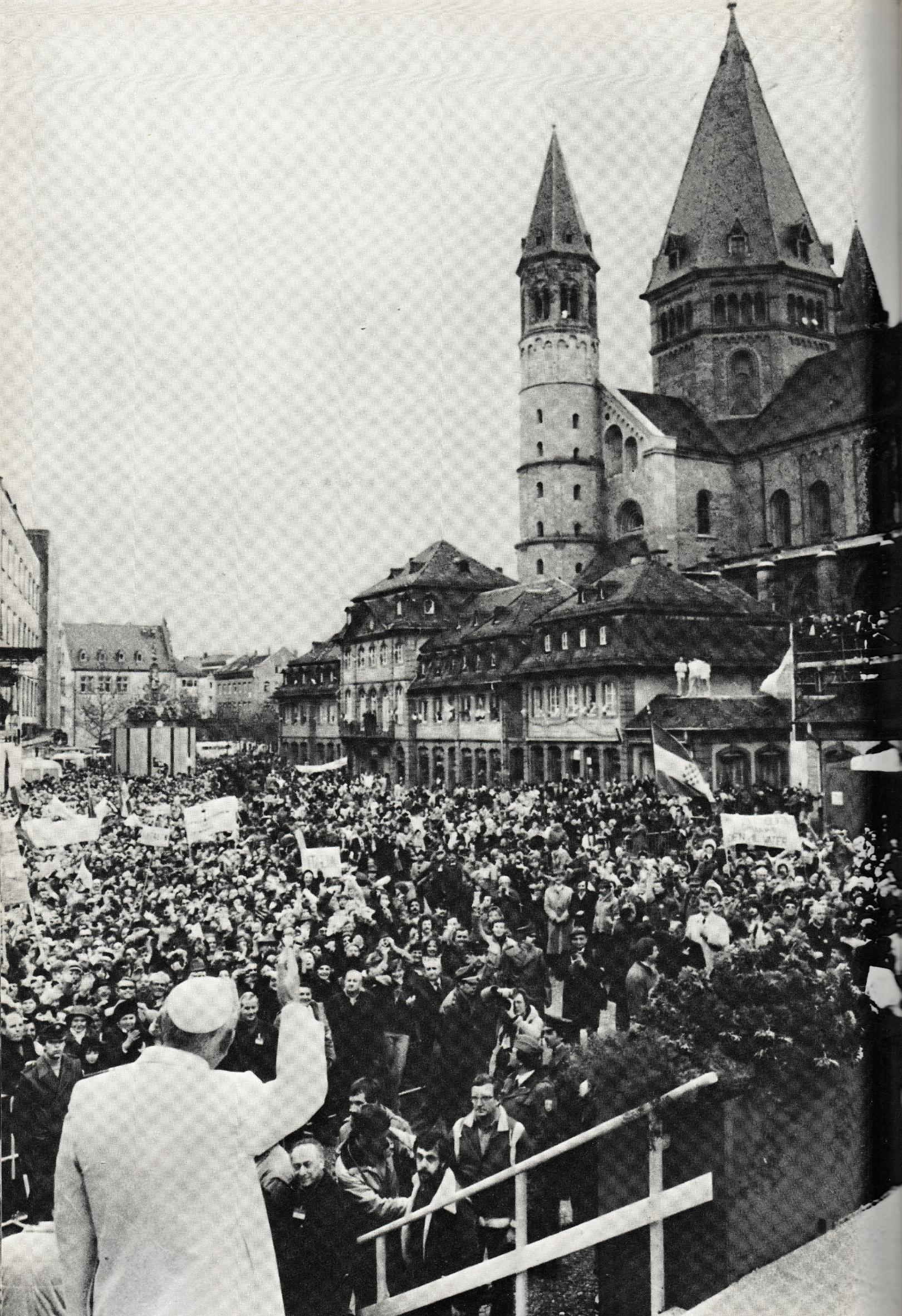 Papst Johannes Paul II mit dem Mainzer Dom (c) Bistum Mainz