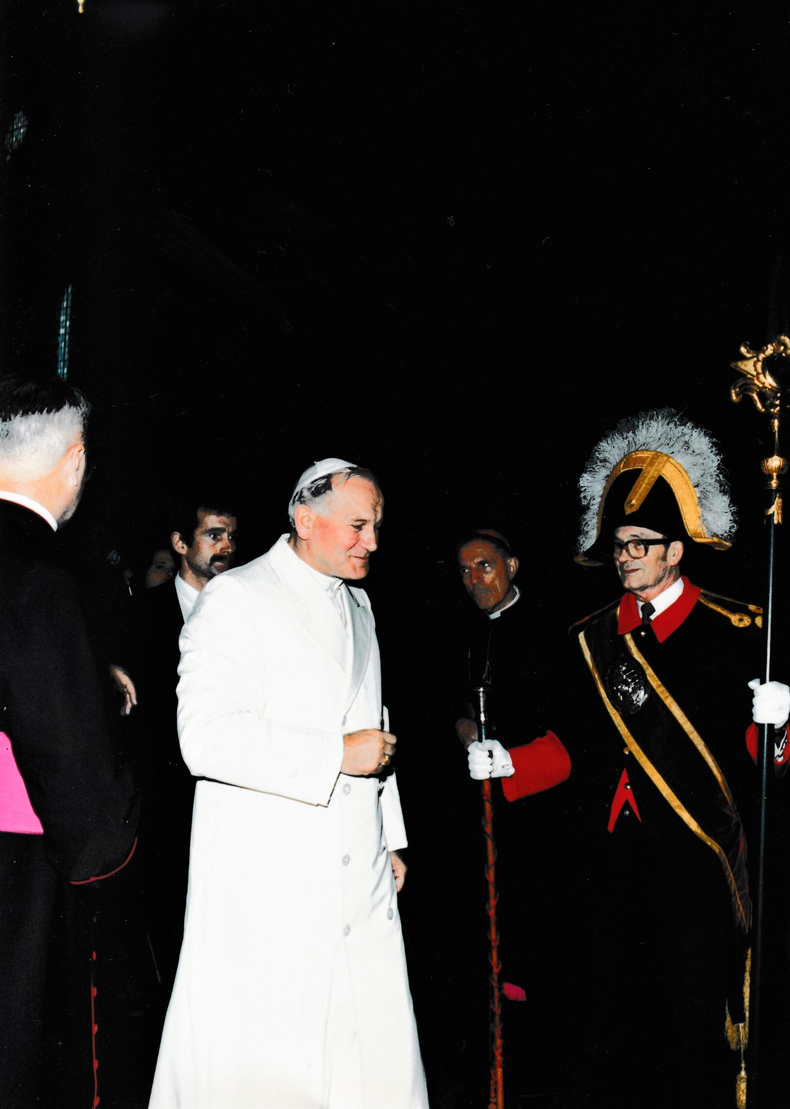 Papst Johannes Paul II mit Mainzer Domschweitzern (c) Bistum Mainz