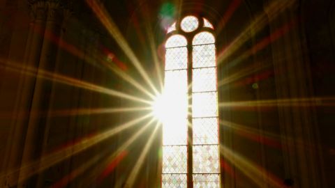 Kirchenfenster mit Lichteinfall
