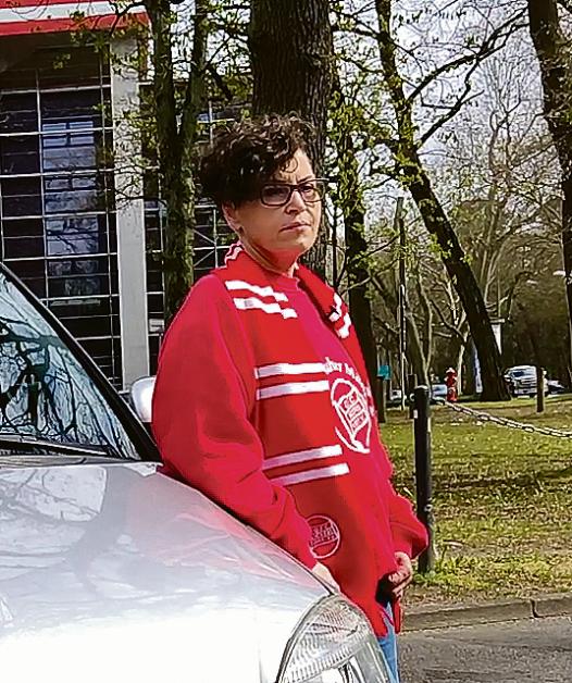 Auch das Fußballstadion Bieberer Berg ist „Glaubensort“. „Dort finden ökumenische Gottesdienste statt“, sagt Stefanie Scheidler, hier in Fan-Kleidung der Offenbacher Kickers.