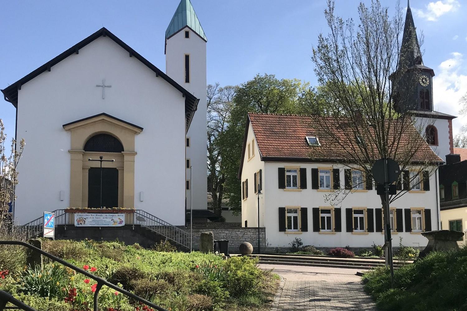 Kath. Kirche und Pfarrhaus Wörrstadt