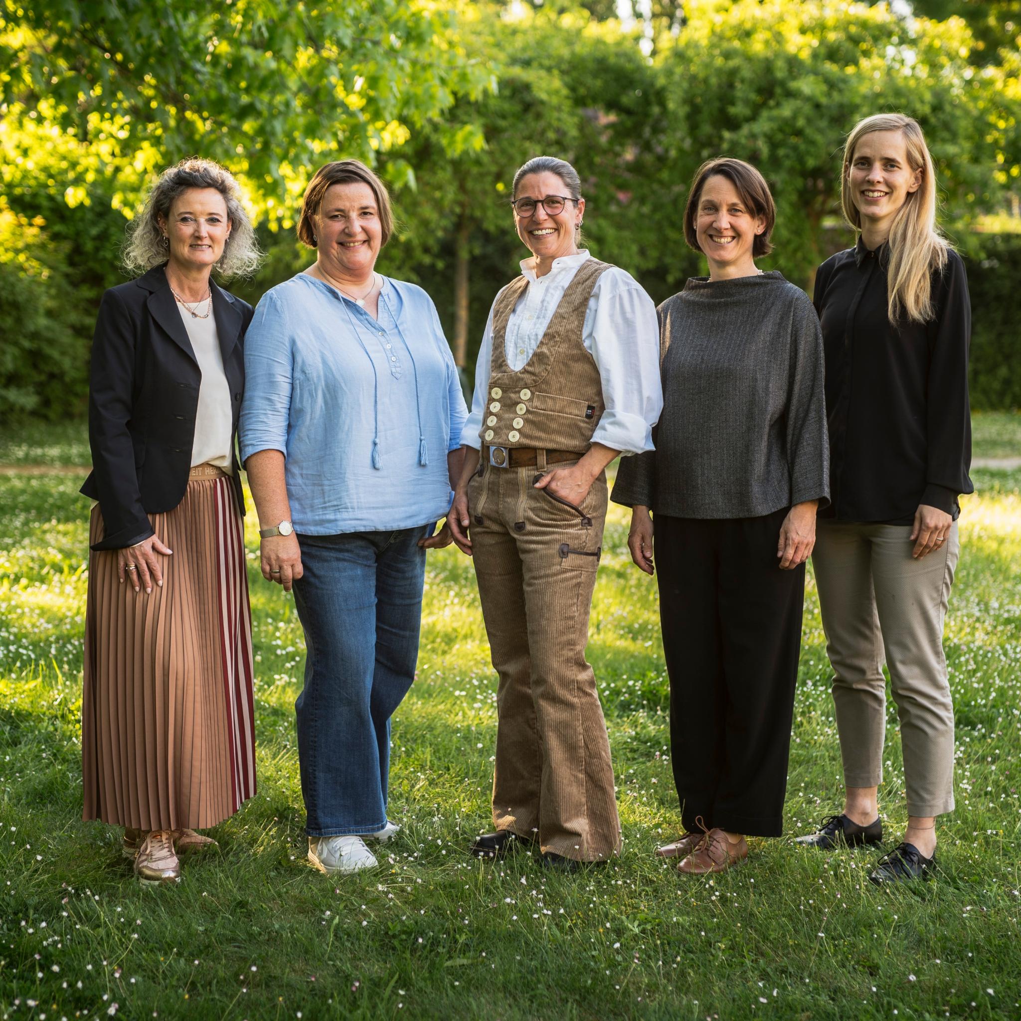 Würzburg. Michaela Beiersdorf (Mentee), Daniela Schlosser (Mentorin), Jennifer Schrauth (Mentee), Dr. Anja Lempges (Mentoring), Julia Stolberg (diözesane Projektleitung) (von links nach rechts)