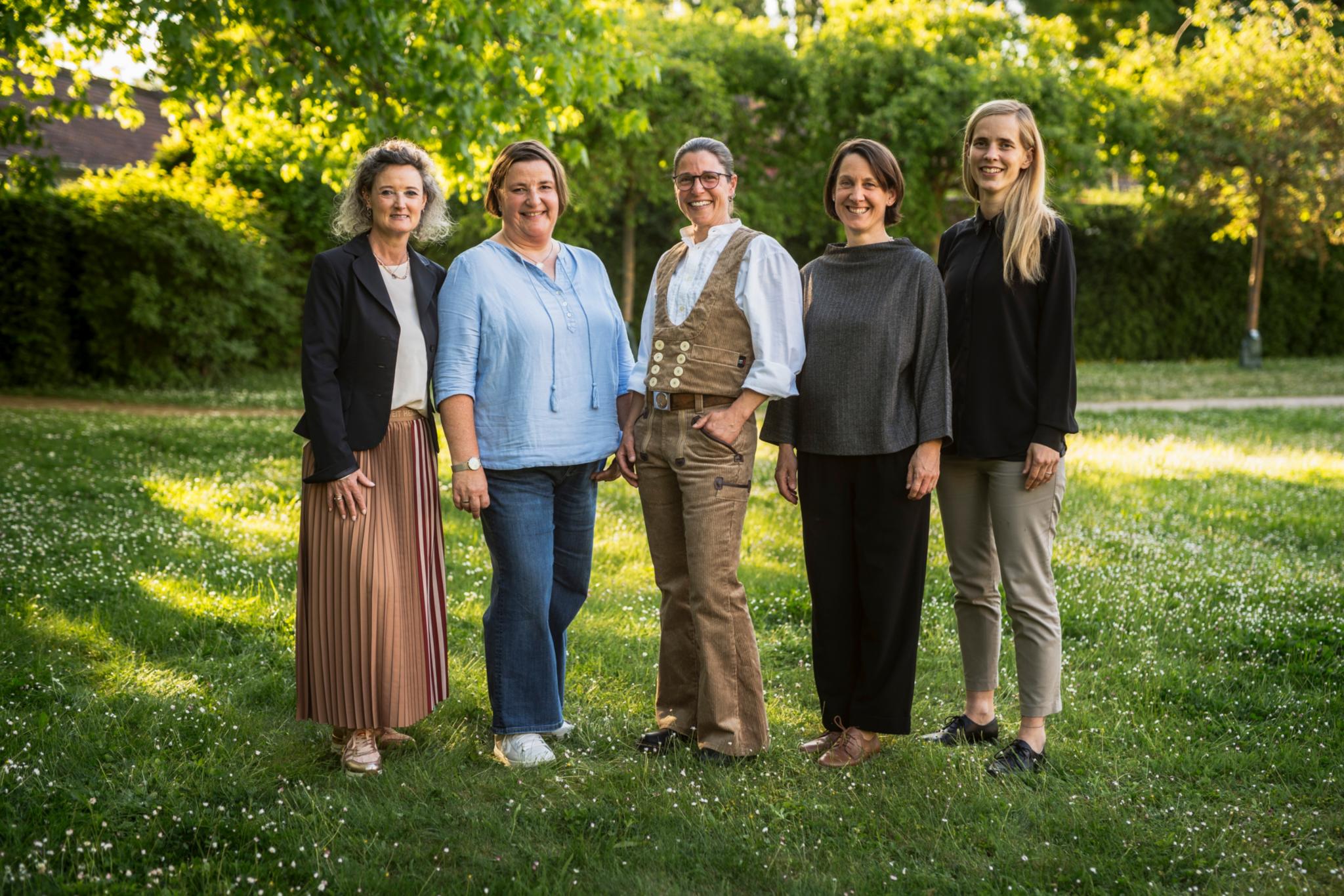 Würzburg. Michaela Beiersdorf (Mentee), Daniela Schlosser (Mentorin), Jennifer Schrauth (Mentee), Dr. Anja Lempges (Mentoring), Julia Stolberg (diözesane Projektleitung) (von links nach rechts)