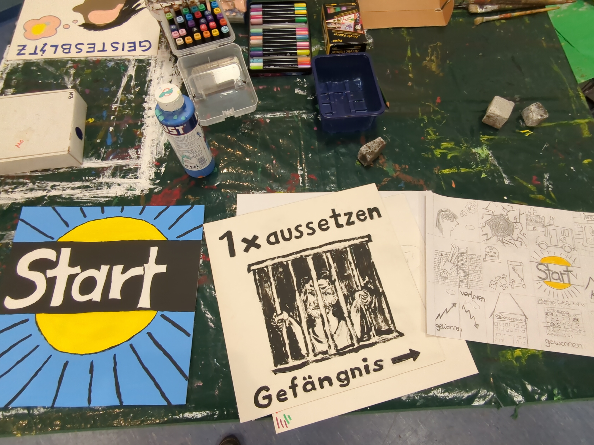 gestaltete Spielfelder z.B. Start, 1x aussetzen