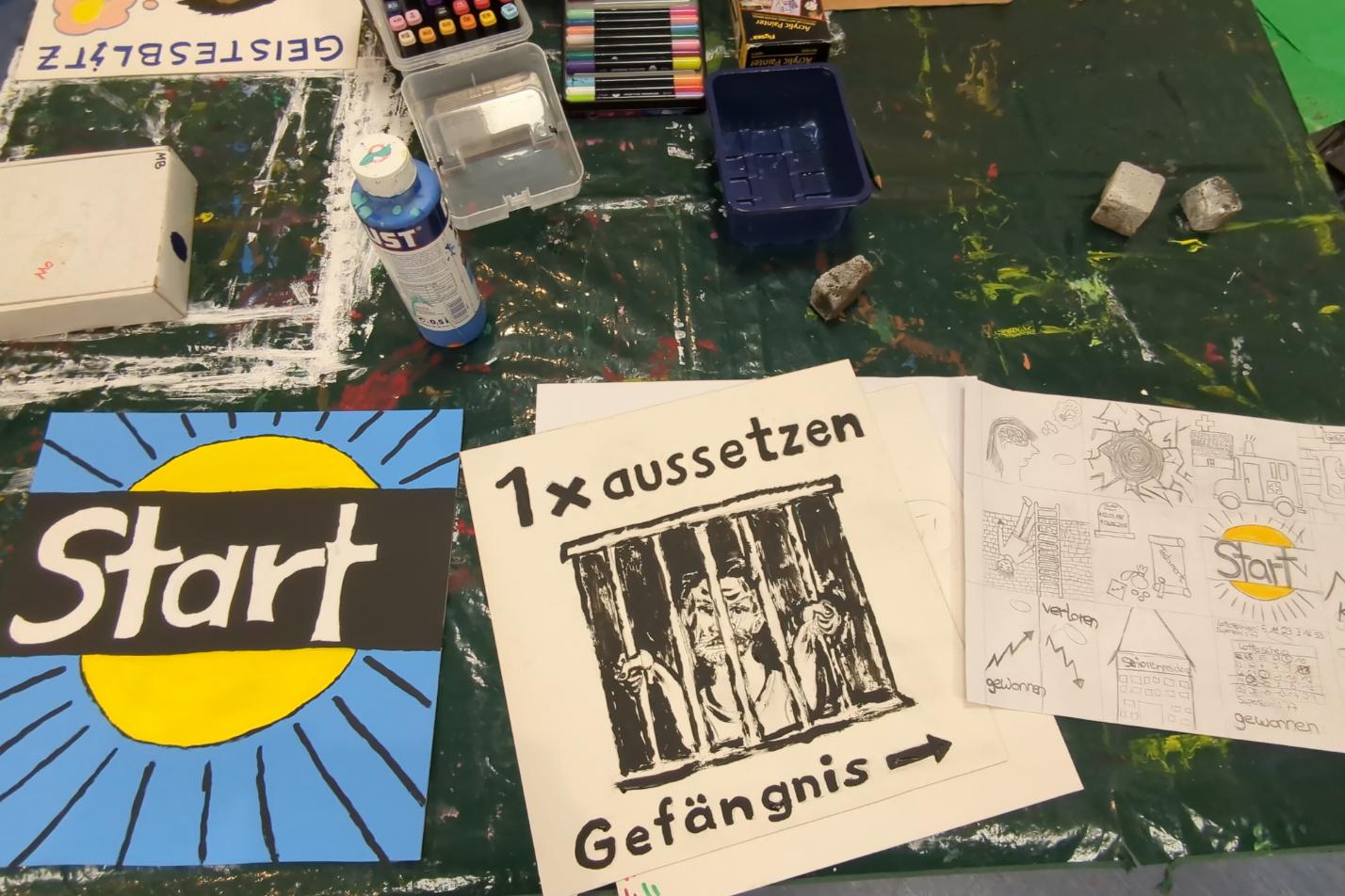 gestaltete Spielfelder z.B. Start, 1x aussetzen