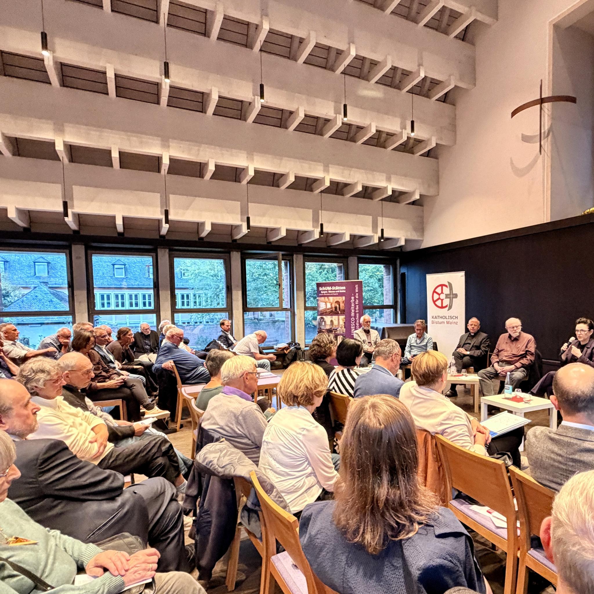 Worms_Studiennachmittag_Antijudaismus_Wormser Dom_2025_Podiumsdiskussion_2