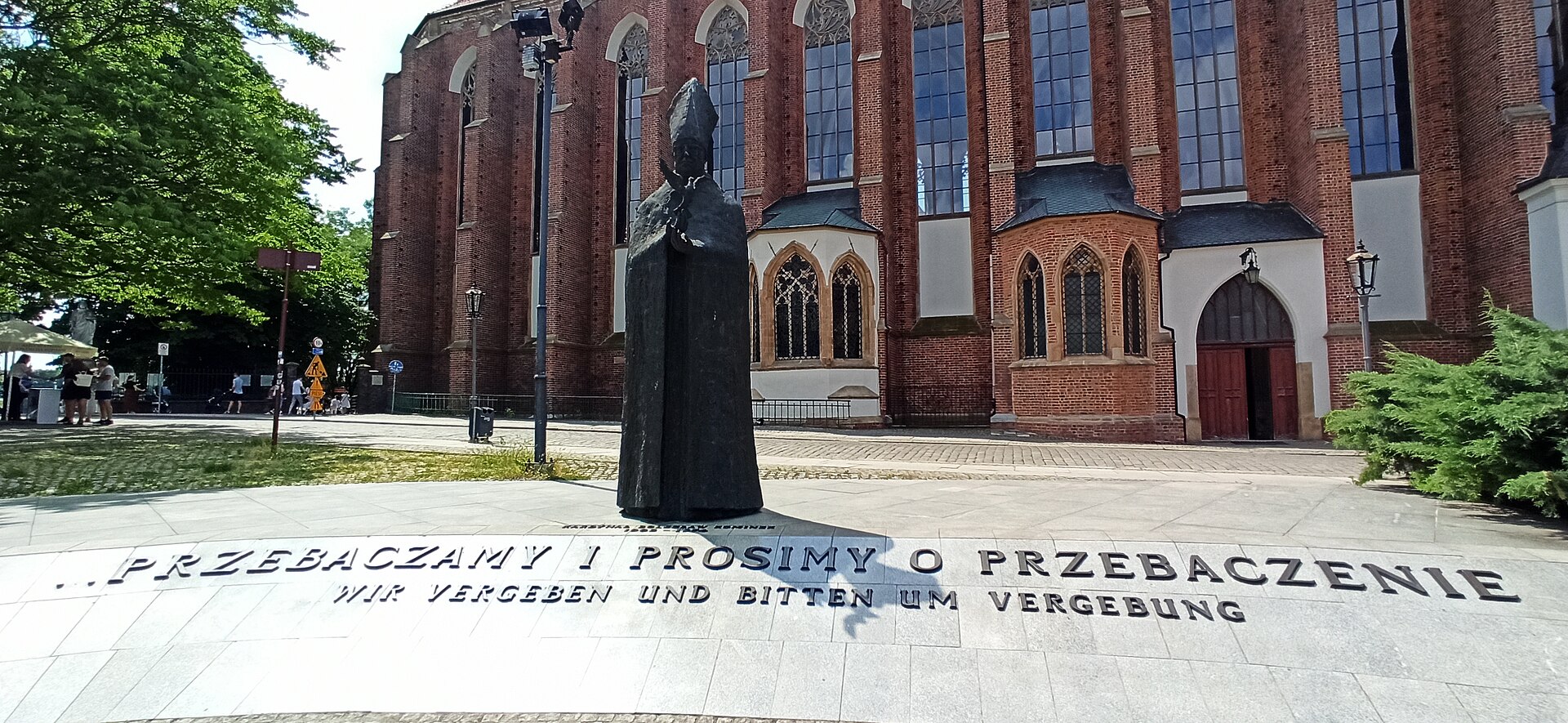 Denkmal zur Erinnerung an den 'Versöhnungsbrief' in Wroclaw/Breslau