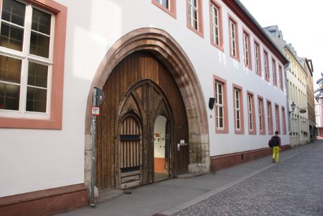 Tor klein 1 (c) Eingang der Martinus-Bibliothek in der Grebenstraße 8, 55116 Mainz
