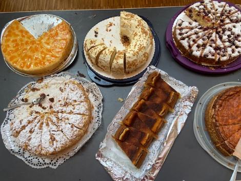 Kuchen-Buffet (c) Bücherei im Haus St.Gallus