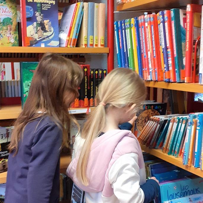 Erstleser in der Bücherei