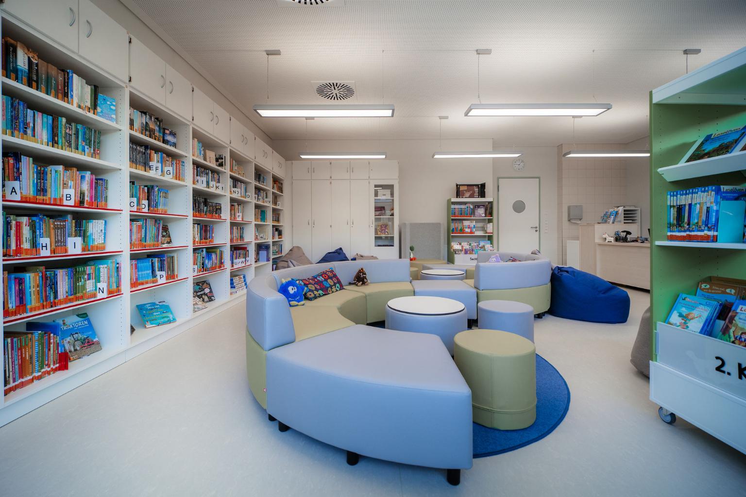 Sofa Tür (c) Bücherei Dolgesheim