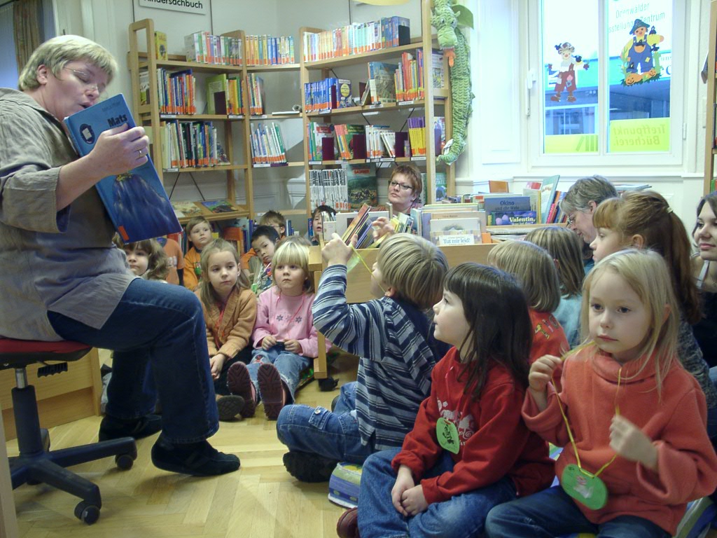 Archivbild: Die Kinder des Ev. Kindergartens Regenbogen in Erbach bei der ersten Bibfit-Aktion 2006 (c) Bücherei St. Sophia/WW
