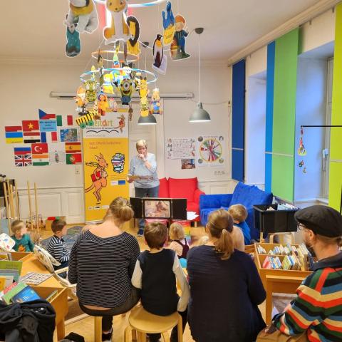Das Kinderzimmer 'in Betrieb' beim Vorlesenachmittag zum 1. Advent 2022