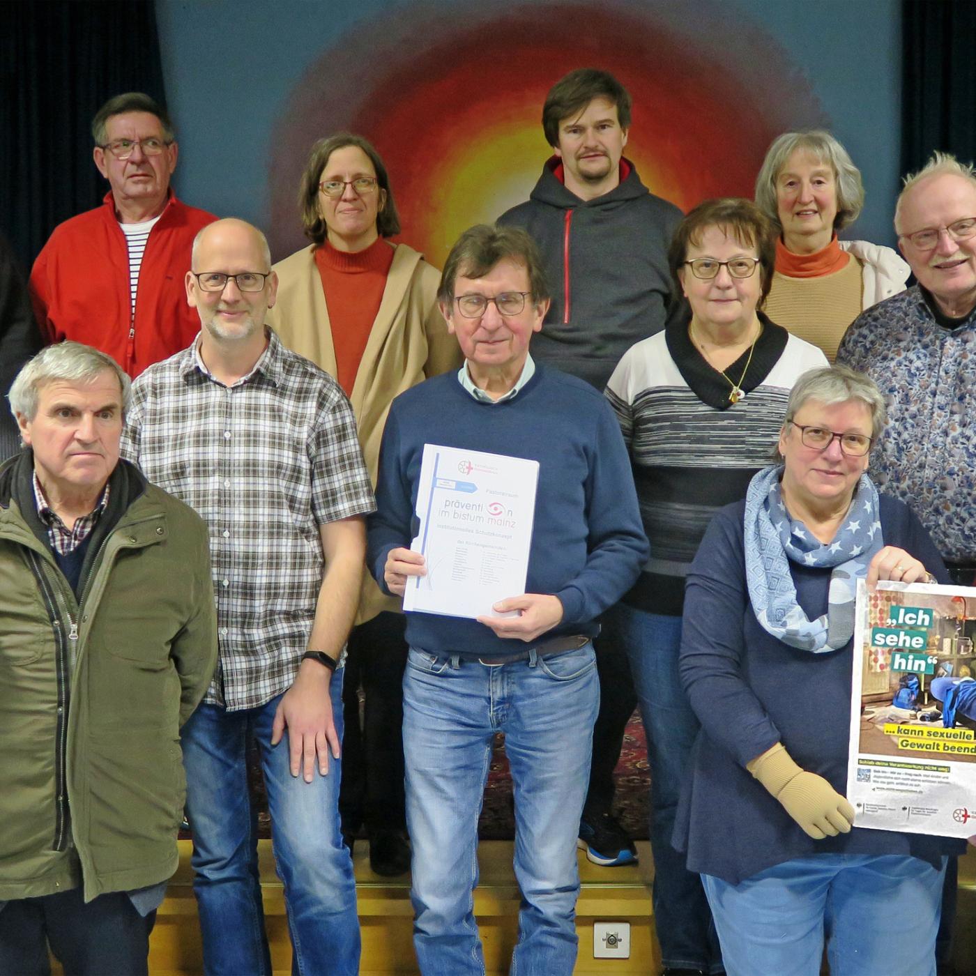 Unterschriften von allen Pfarrern und den Vorsitzenden der Kirchenverwaltungs- und Pfarrgemeinderäte zur ÜbernahmeInkraftsetzung des Institutionellen Schutzkonzeptes für den gesamten Pastoralraum Odenwaldkreis
