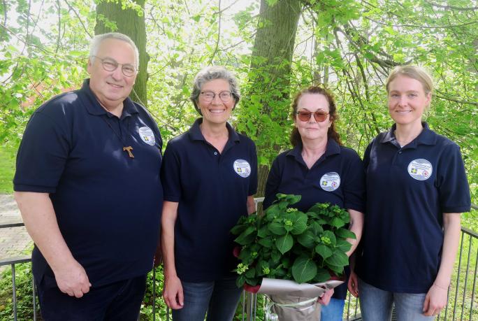 Bild v.l.: Diakon Volkmar Raabe, Beauftragter des Bistum Mainz für die Notfallseelsorge im Odenwaldkreis, Ulrike Klose, Koordinatorin des DRK Odenwaldkreis, Vakanzvertreterin Brigitte Rodenhausen, Evangelisches Dekanat Odenwald und Julia Kratz, Fachkraft für psychosoziale Notfallversorgung der EKHN