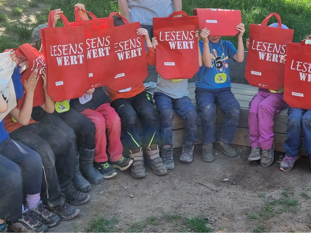 Kinder des Naturkindergartens 'Nimmersatt' beim Abschluss der Bibfit-Aktion