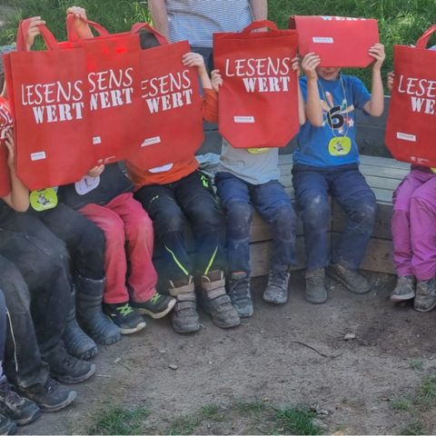 Kinder des Naturkindergartens 'Nimmersatt' beim Abschluss der Bibfit-Aktion