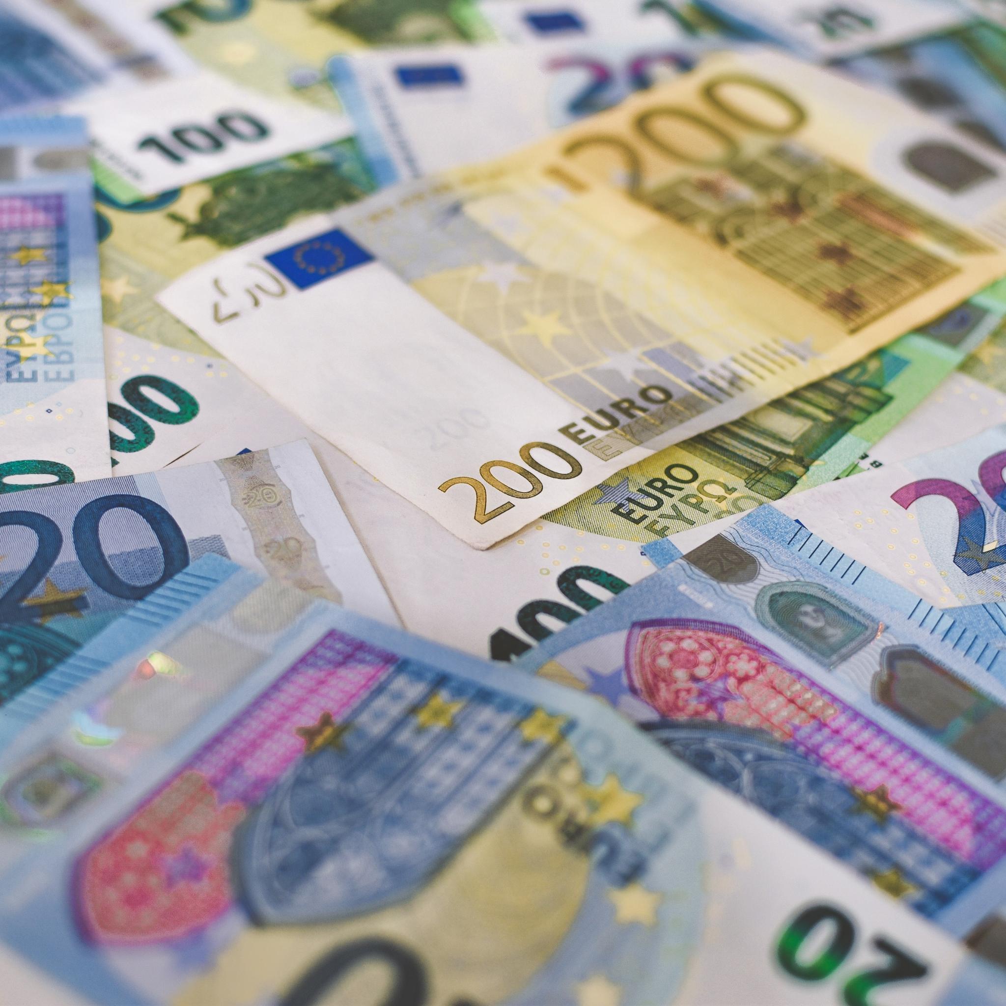 Mehrere Euro-Banknoten