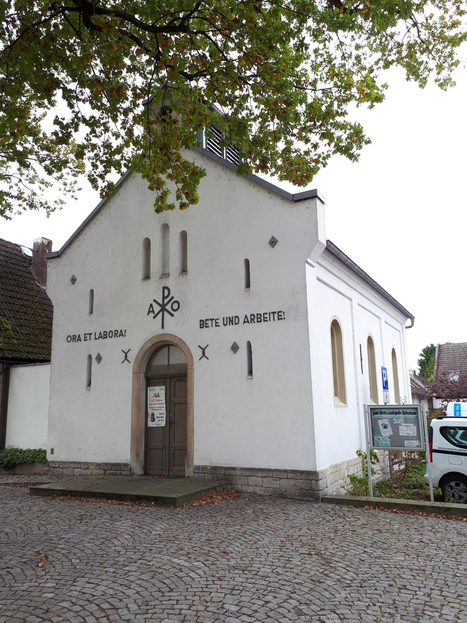 St. Ulrichs Lesekapelle in Geinsheim: Im Rahmen der Dorferneuerung und Regionalentwicklung und einer vorbildlichen Zusammenarbeit mit der Kommune Trebur wurde die Kapelle zu einem Ort der Begegnung der Geinsheimerinnen und Geinsheimer aller Altersstufen und Konfessionen. (c) Lesekapelle Geinsheim