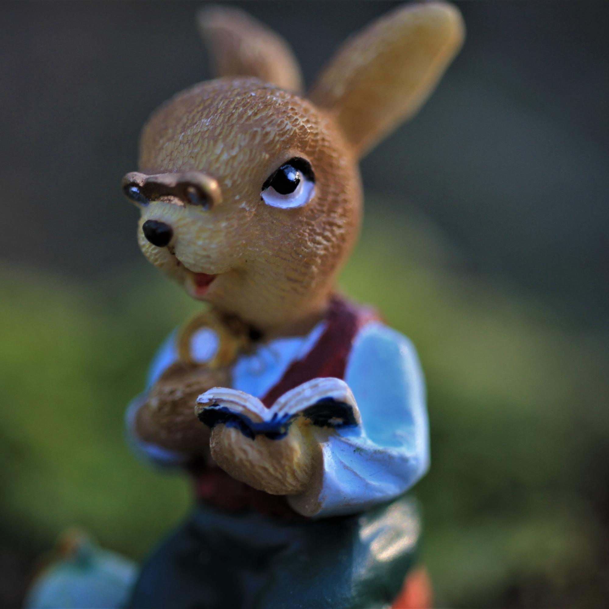 Osterhase-liest