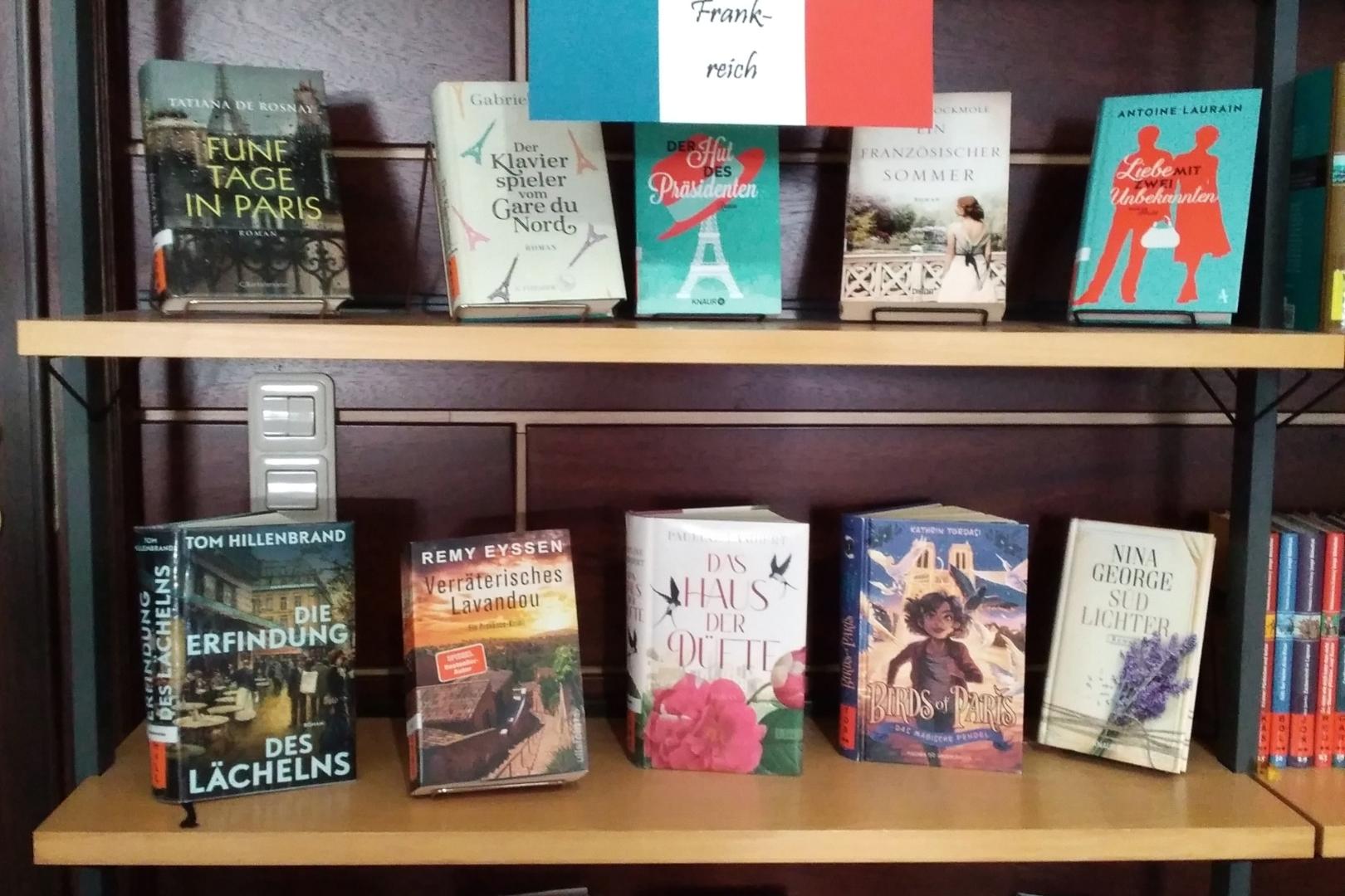 Thematische Buchausstellung in unserer Bücherei (c) Rosemarie Seipel