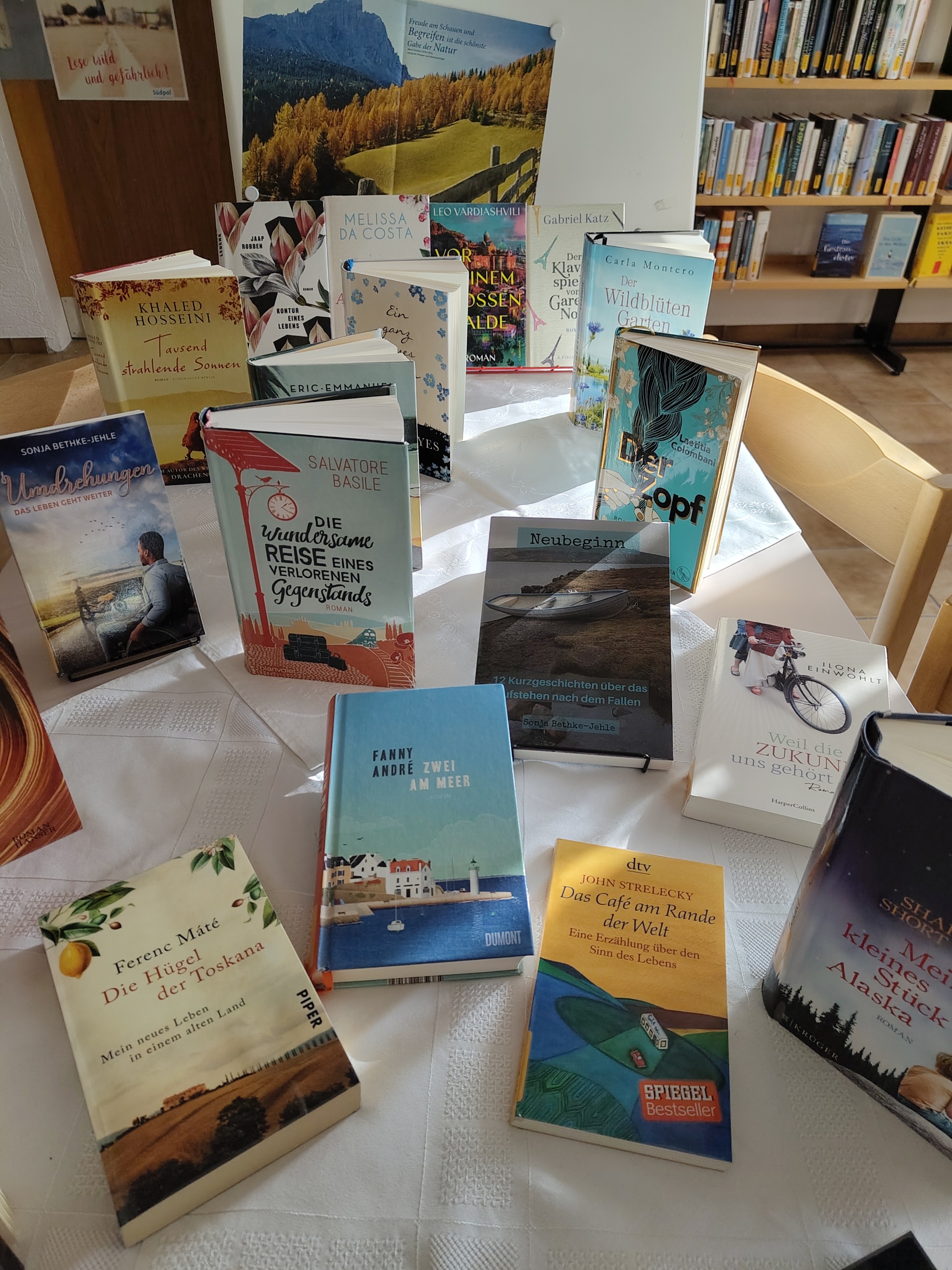 Thementisch mit Büchern zum Thema Neubeginn