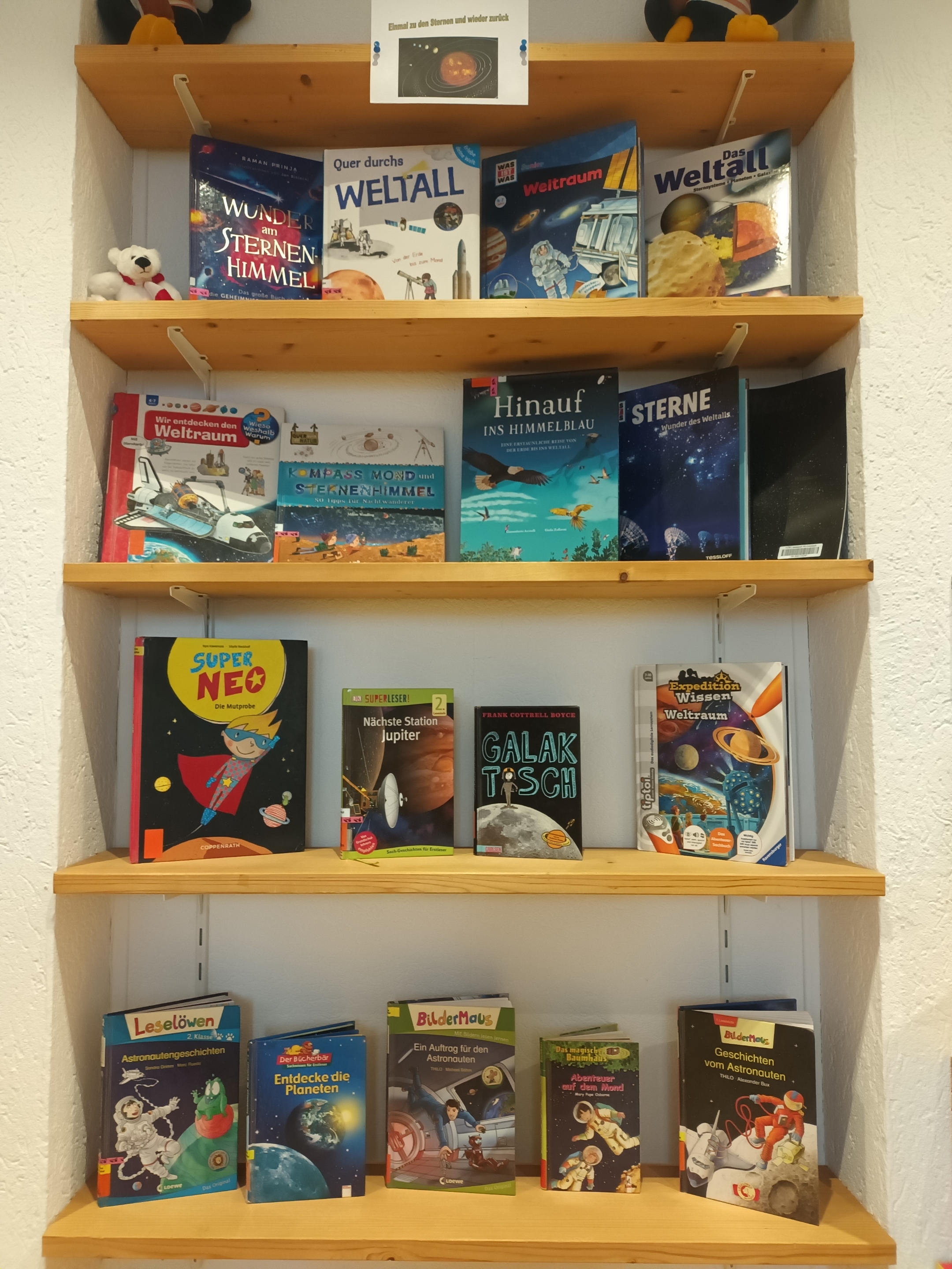 Buchausstellung Einmal zu den Sternen und zurück