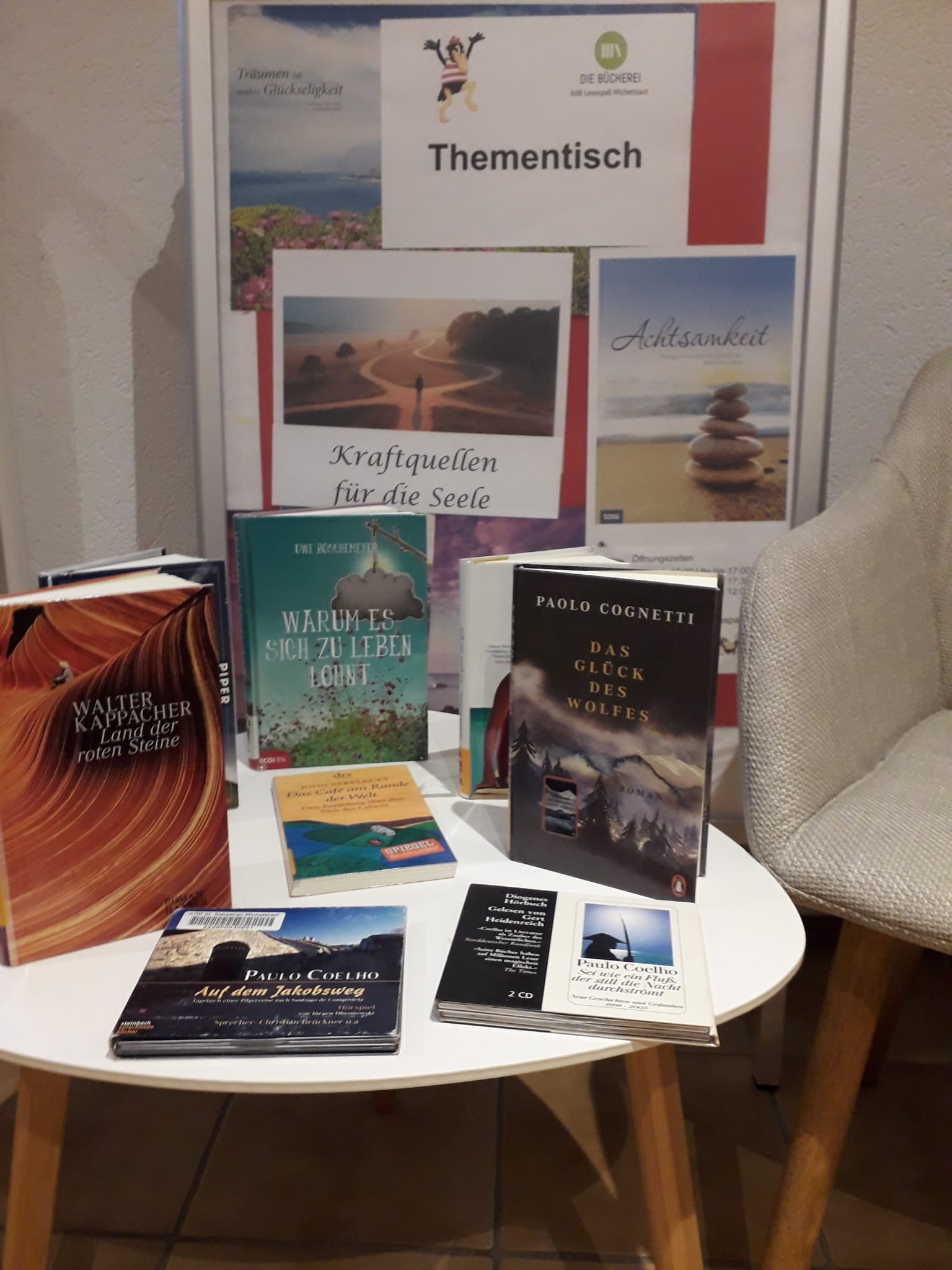 Ein Bild mit einigen Büchern aus dem Thementisch Achtsamkeit und Kraftquellen für die Seele