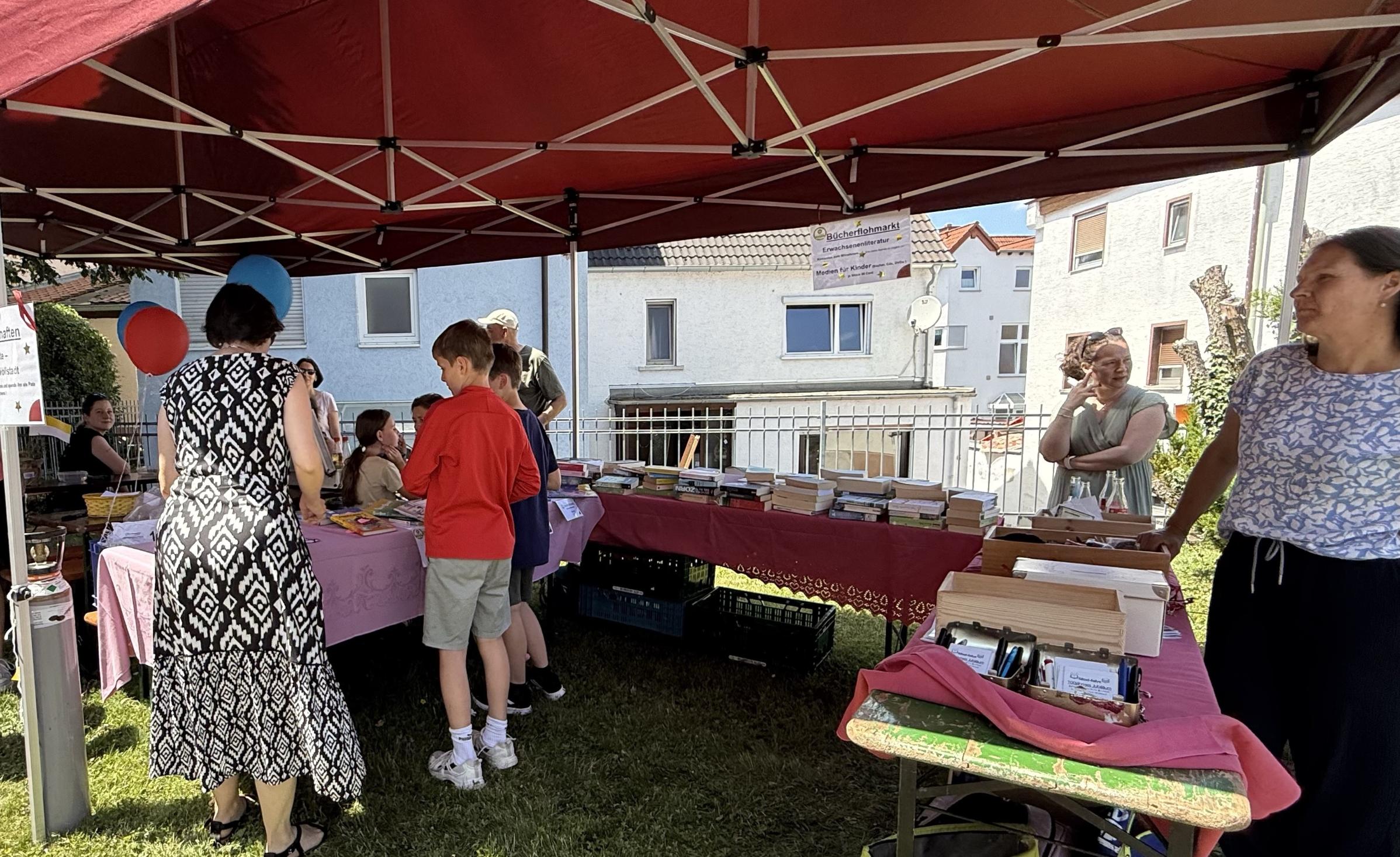 Bücherei-Stand am Pfarrfest