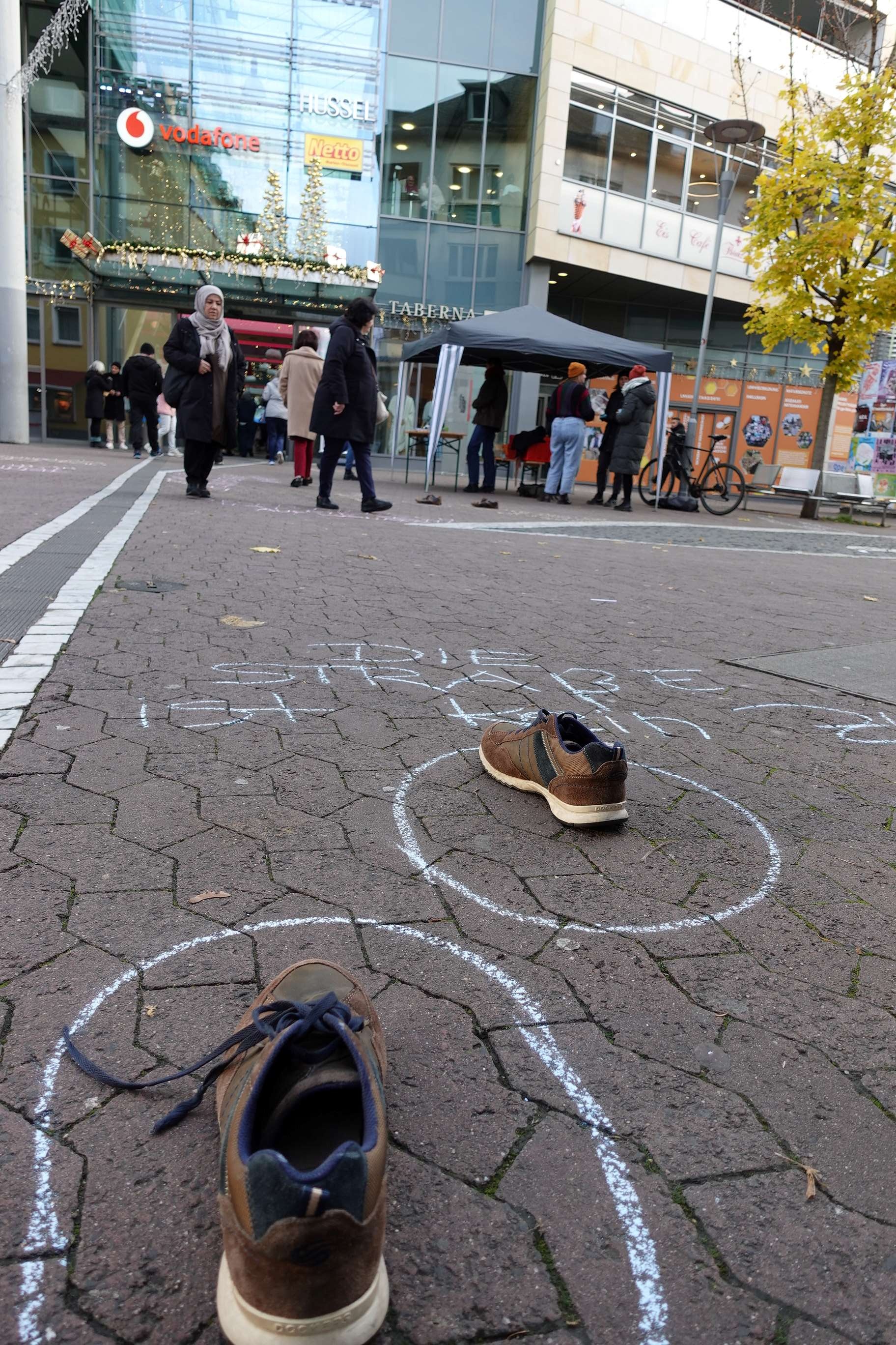 Aktion - Schuhe (c) Cityseelsorge Mainz (WS) Aktion - Schuhe