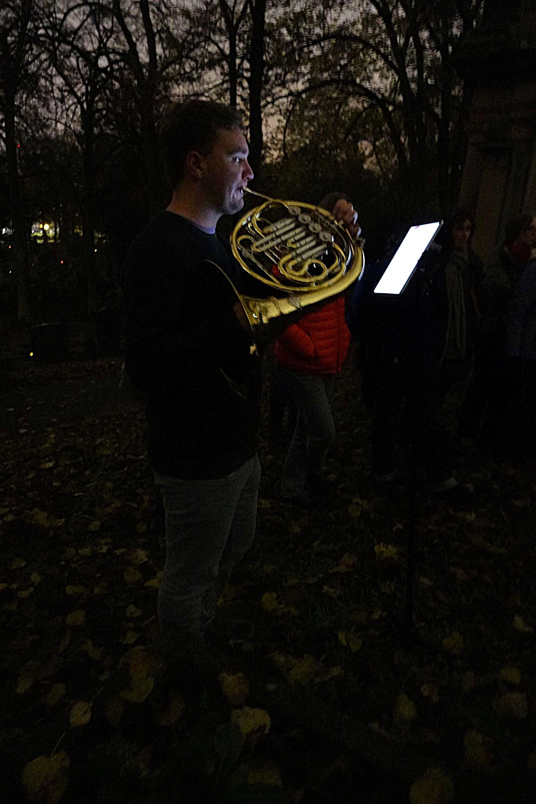 Begleitmusik auf dem Friedhof