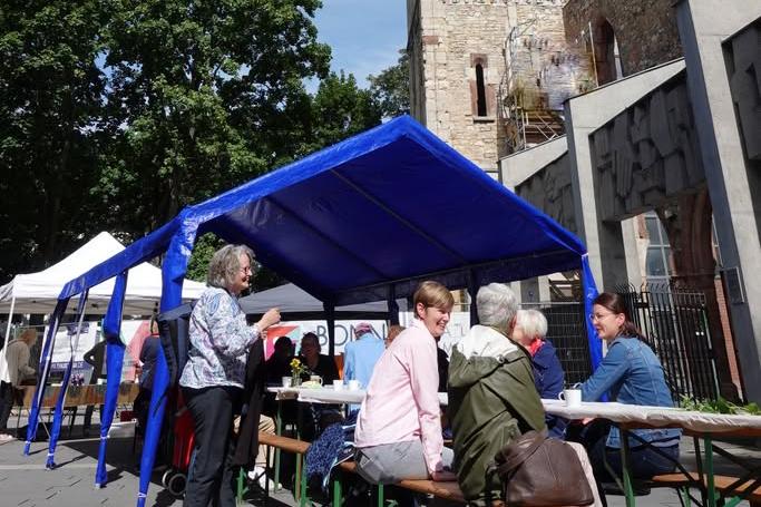Tisch der Begegnung vor St. Christoph Juni 2026