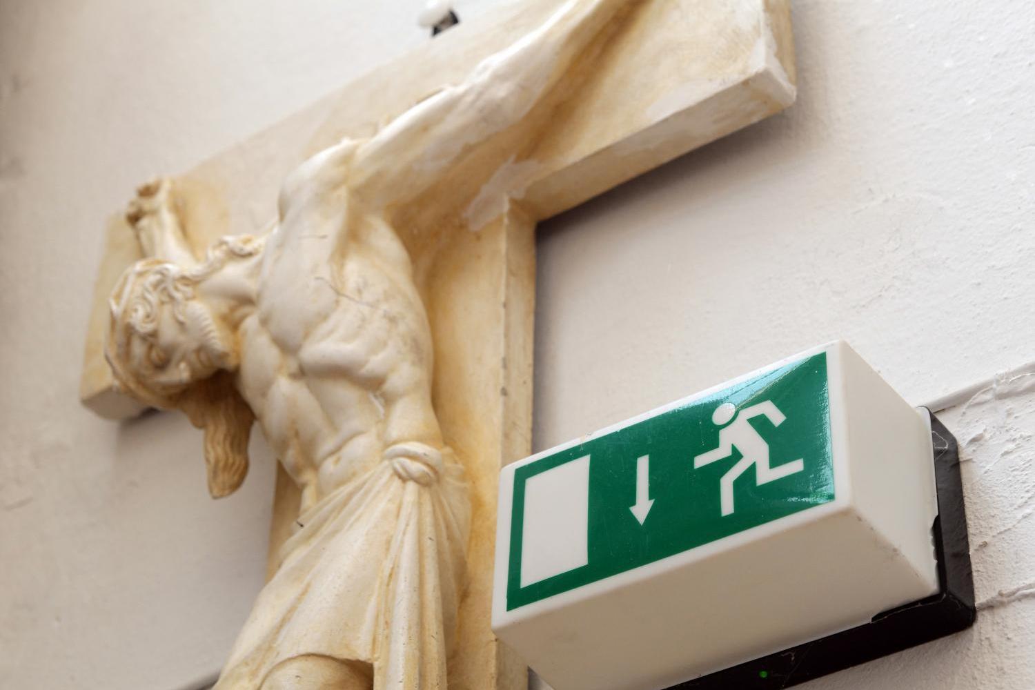 Notausgang unterm Kreuz