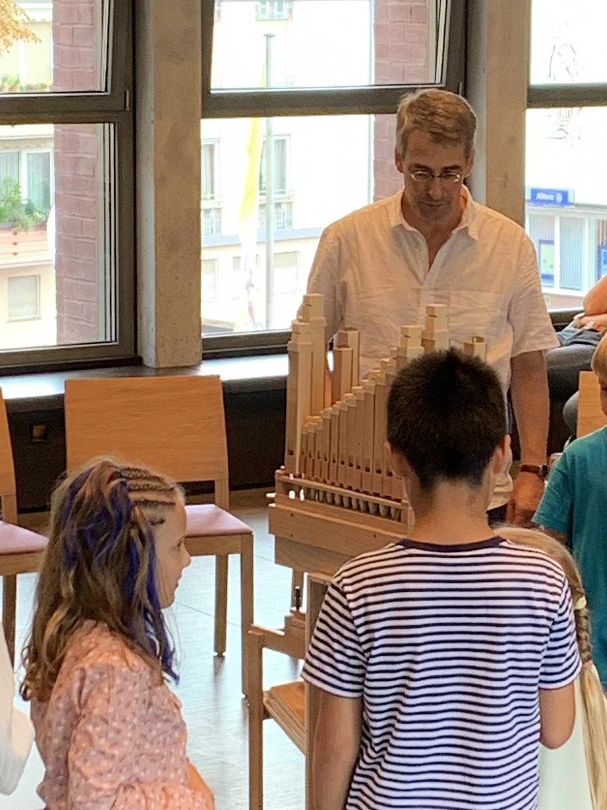 Kinder bauen eine Orgel-1 (c) Eva Schalk