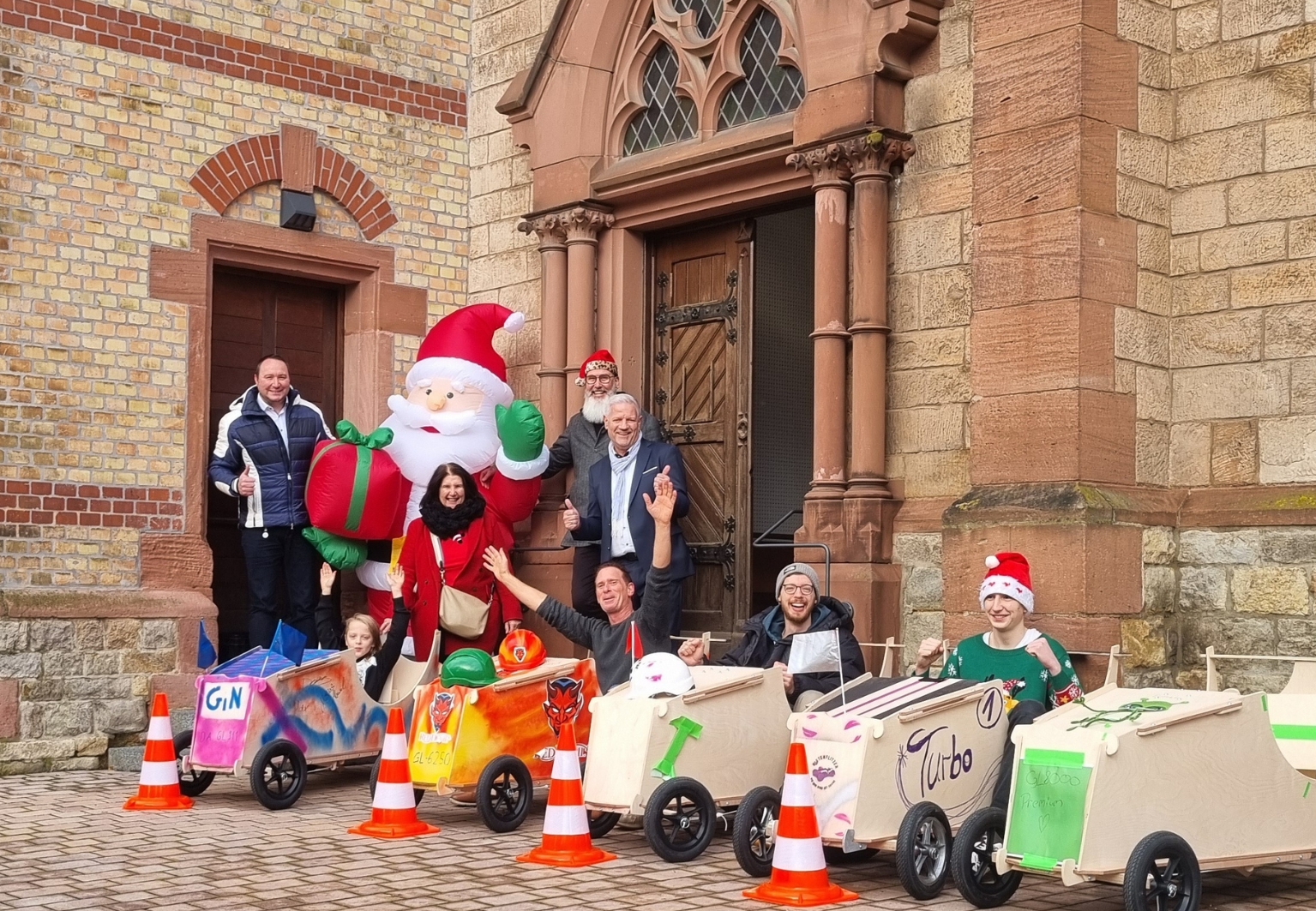 Seifenkisten Übergabe am Nikolaustag