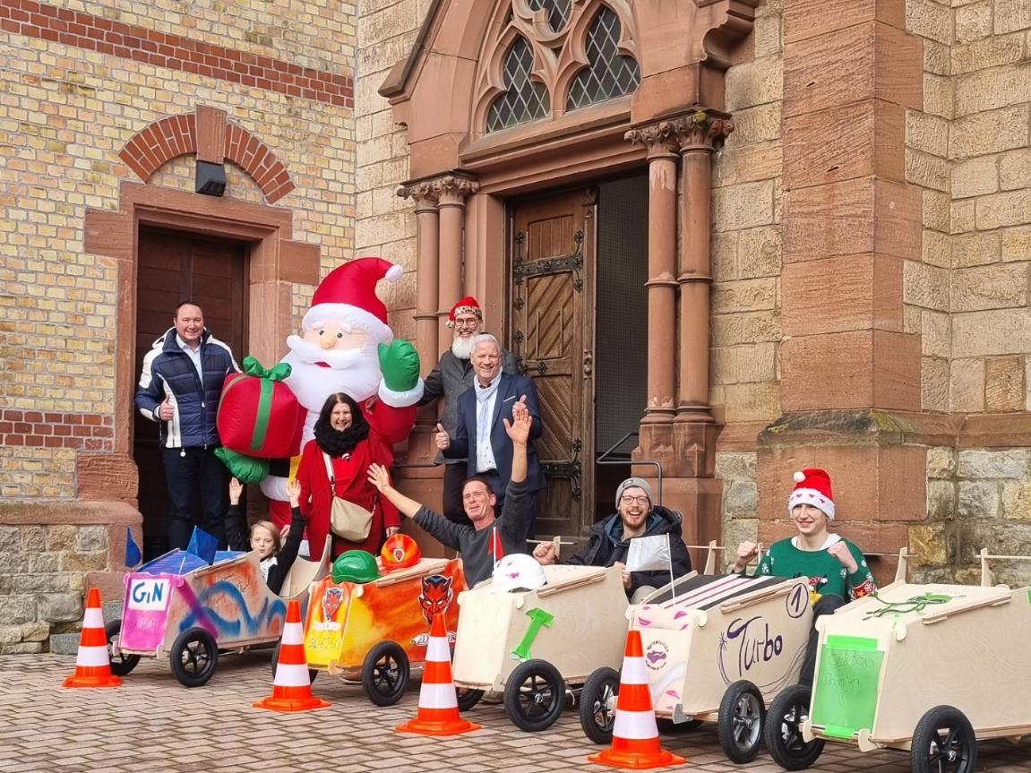 Seifenkisten Übergabe am Nikolaustag