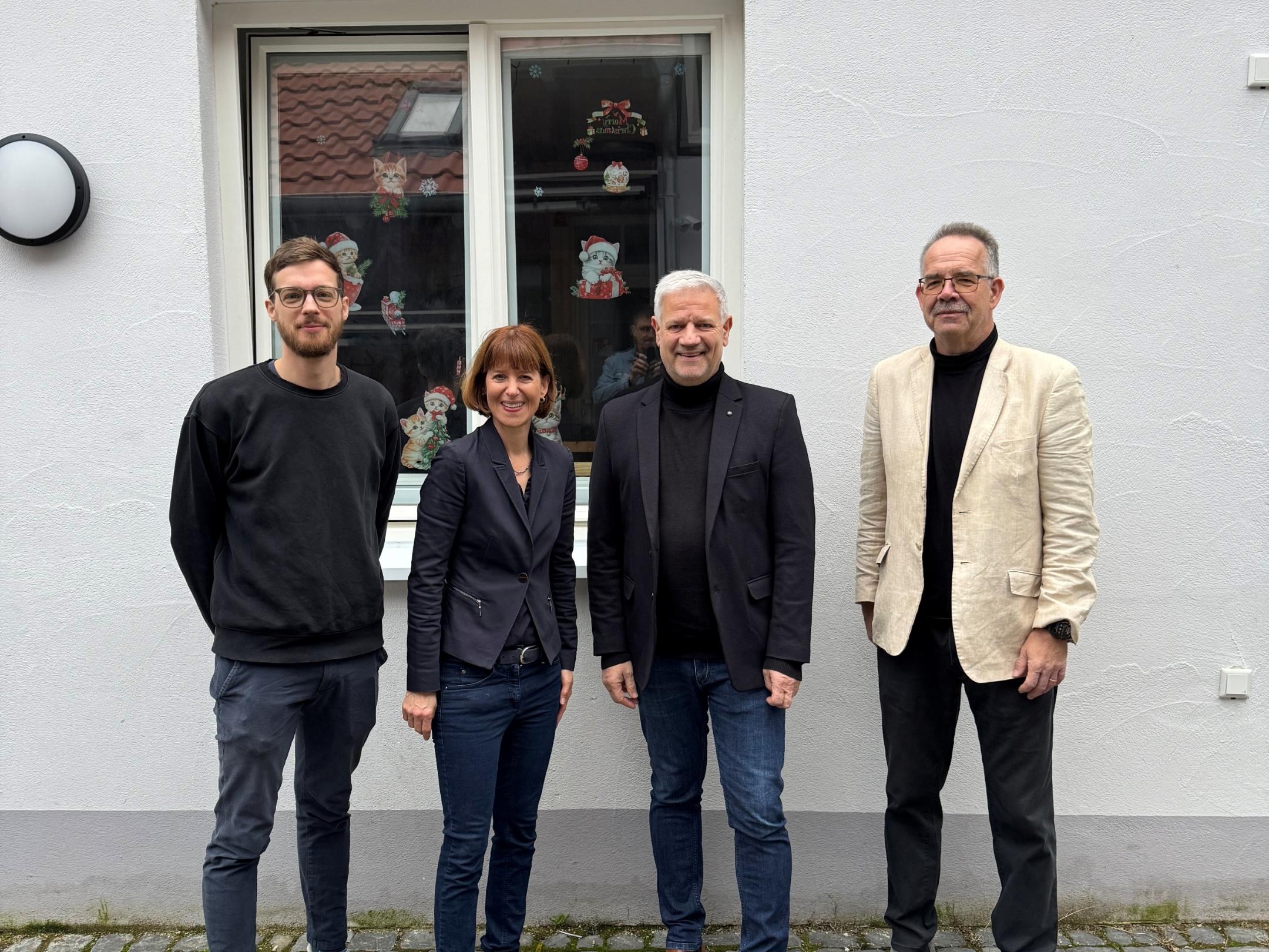 Ruud Kern (Bereichsleitung Kindergruppen), Heike Hofmann (Ministerin für Arbeit, Integration, Jugend und Soziales Hessen), Thomas Domnick (Vorstandsvorsitzender des Theresien Kinder- und Jugendhilfezentrum und St. Josephshaus e.V.), Frank Wiedenmann (Einrichtungsleitung St. Josephshaus Kinder- und Jugendhilfezentrum gGmbH)