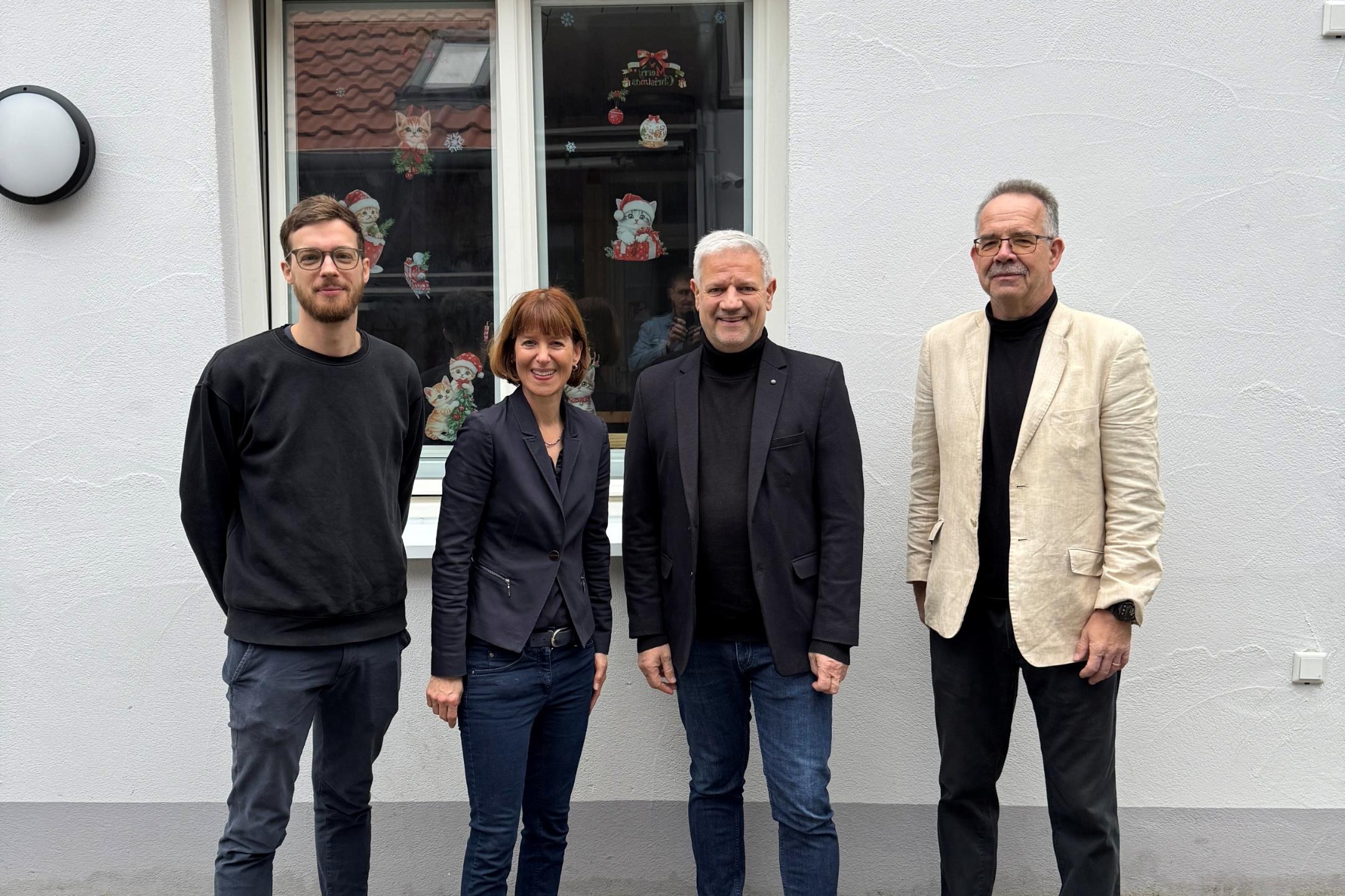 Ruud Kern (Bereichsleitung Kindergruppen), Heike Hofmann (Ministerin für Arbeit, Integration, Jugend und Soziales Hessen), Thomas Domnick (Vorstandsvorsitzender des Theresien Kinder- und Jugendhilfezentrum und St. Josephshaus e.V.), Frank Wiedenmann (Einrichtungsleitung St. Josephshaus Kinder- und Jugendhilfezentrum gGmbH)