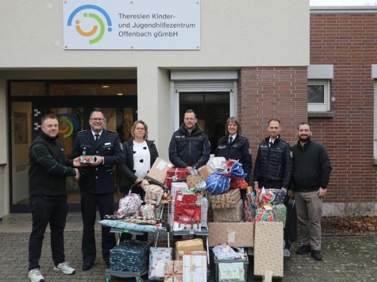 pol-of-ber-80-geschenke-sorgten-f-r-strahlende-a