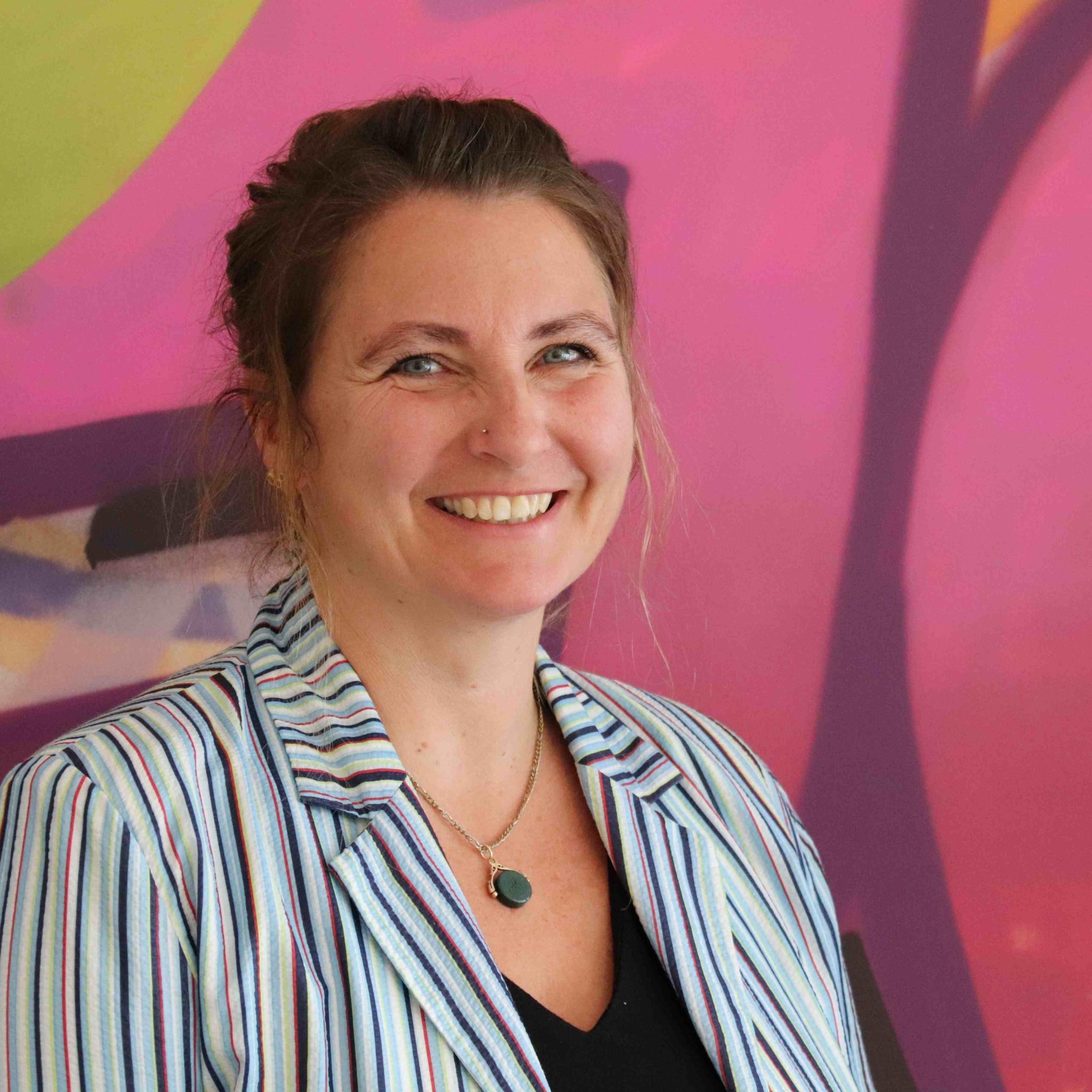 Dr. Eva  Baillie