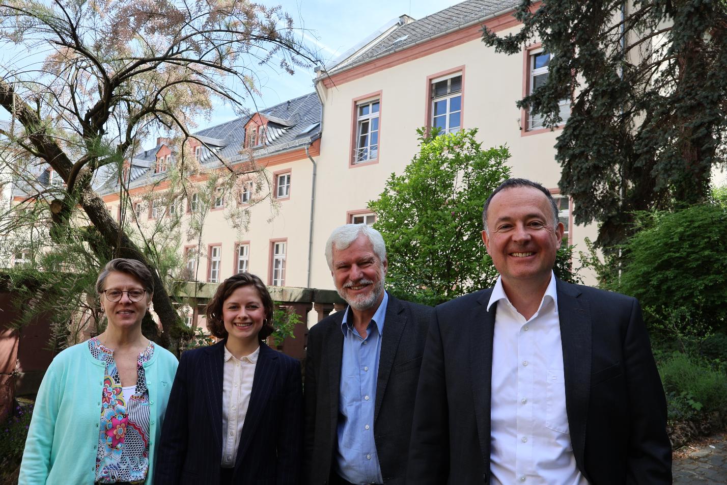Von links: Yvonne Schäfer, Sekretariat, Julia Adams, pädagogische Referentin, Dieter Skala, Leiter des Katholischen Büros, Ralf Korden, Justiziar.
