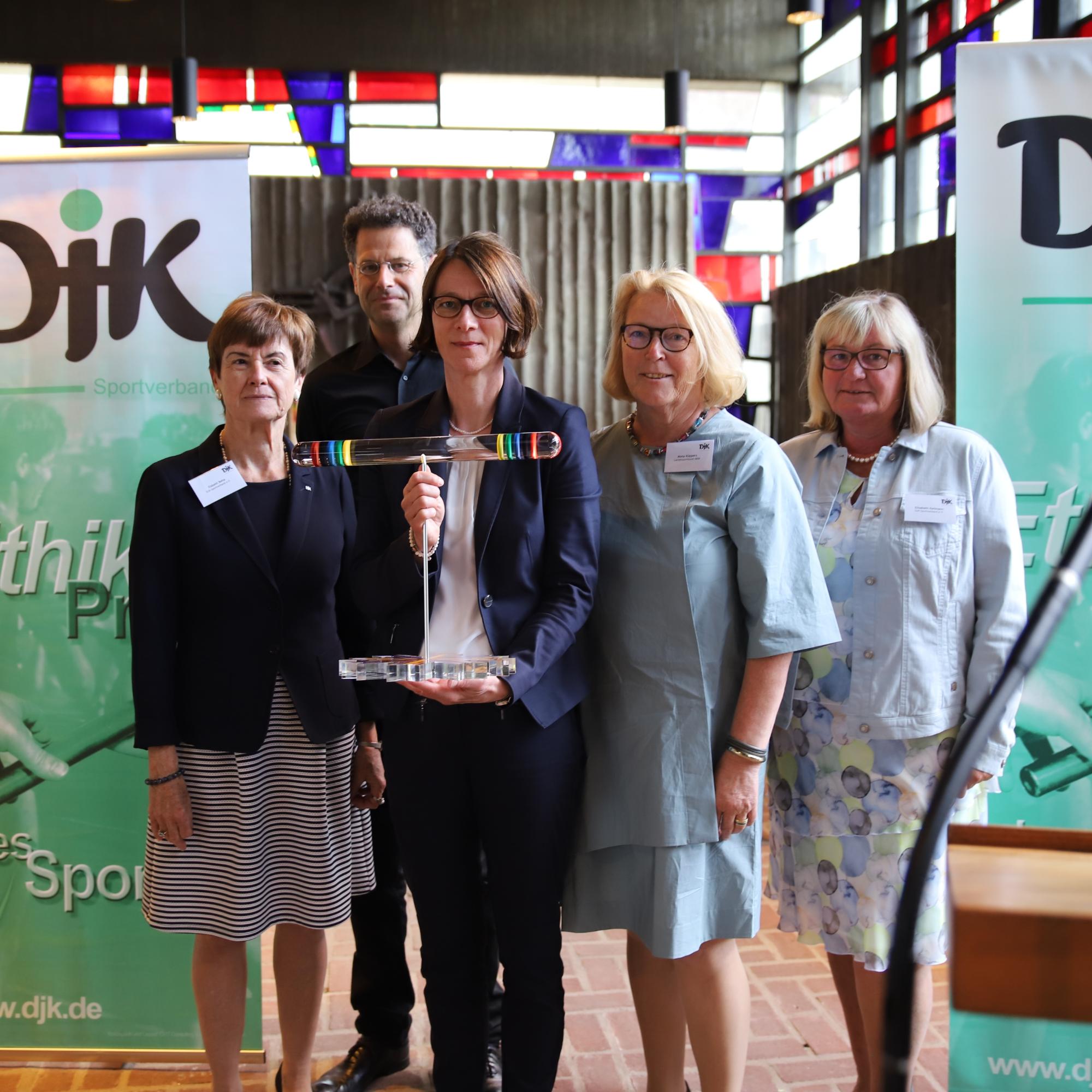 Dr. Bettina Rulofs hat den DJK-Ethik-Preis des Sports (c) DJK-Sportverband