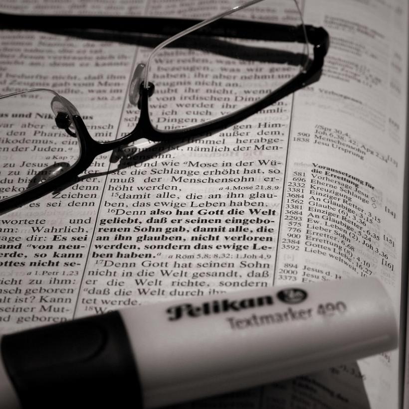 bible-839066_1280