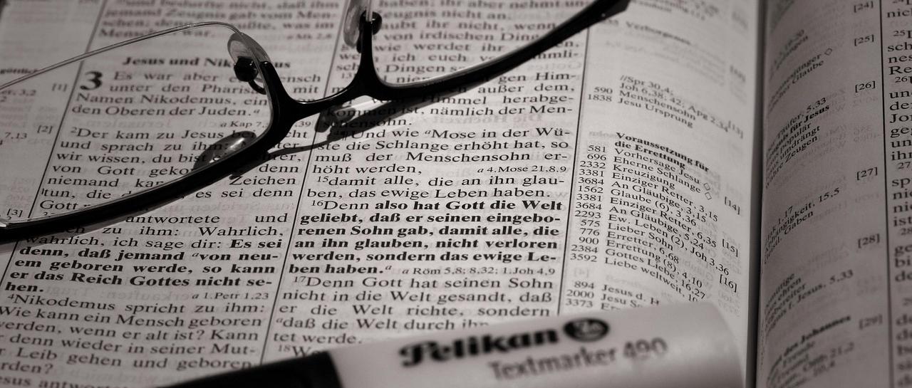bible-839066_1280