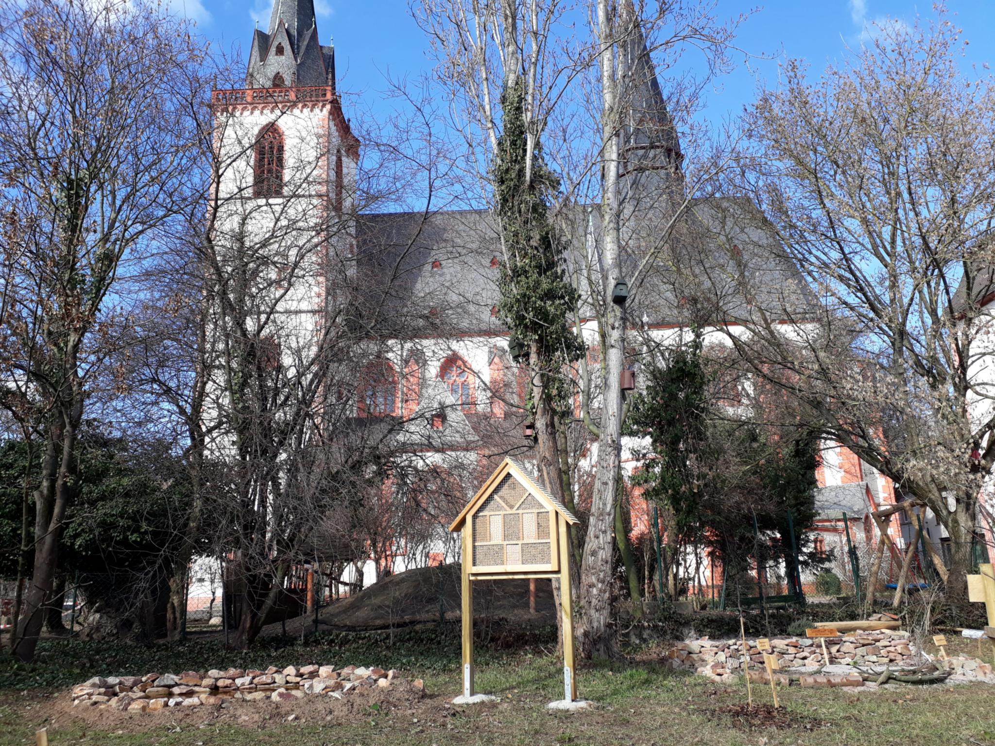 Basilika St. Martin Bingen mit Kirchgarten