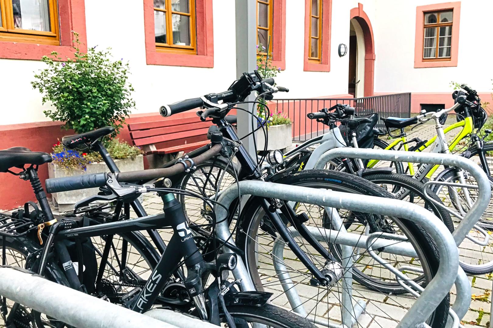 Fahrräder im BO-Hof (c) Bistum Mainz / Demuth
