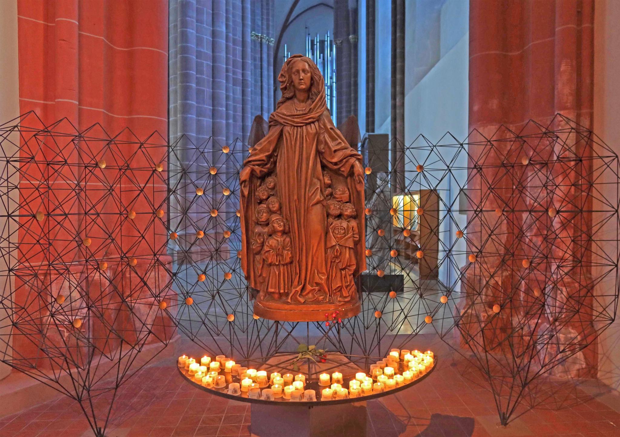 Schutzmantelmadonna in St. Stephan, Mainz