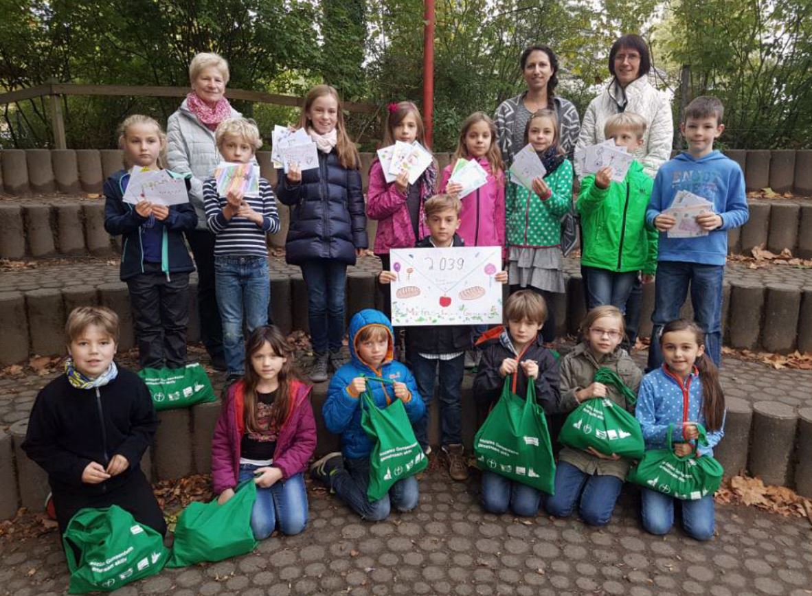 Großzügige Spende für den Brotkorb durch die Martinus-Schule Gonsenheim (c) Martinus-Schule Gonsenheim