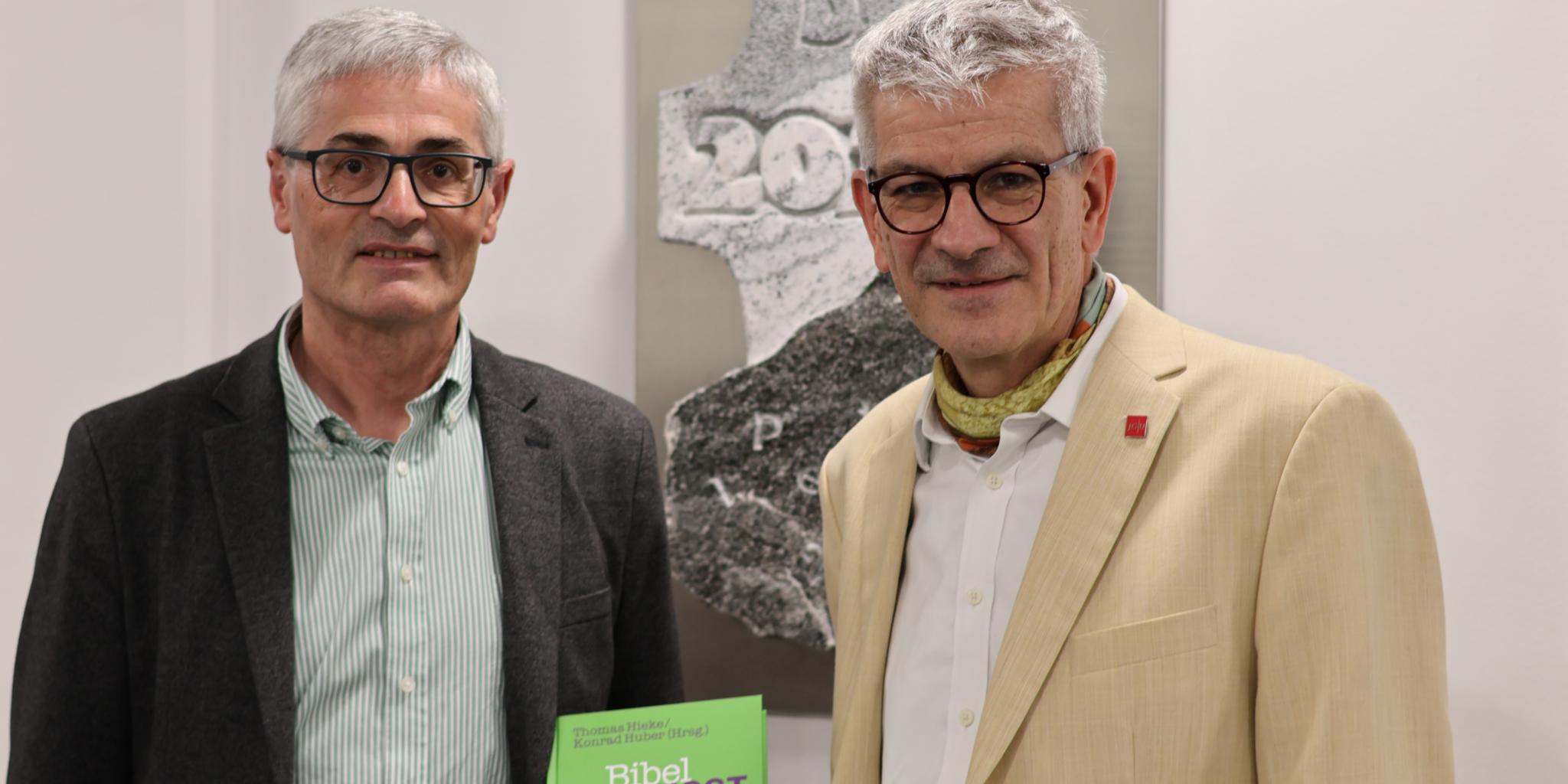 Professoren an der Katholisch-Theologischen Fakultät der Johannes Gutenberg- Universität Mainz: Konrad Huber (li.), Neues Testament, und Thomas Hieke, Altes Testament.